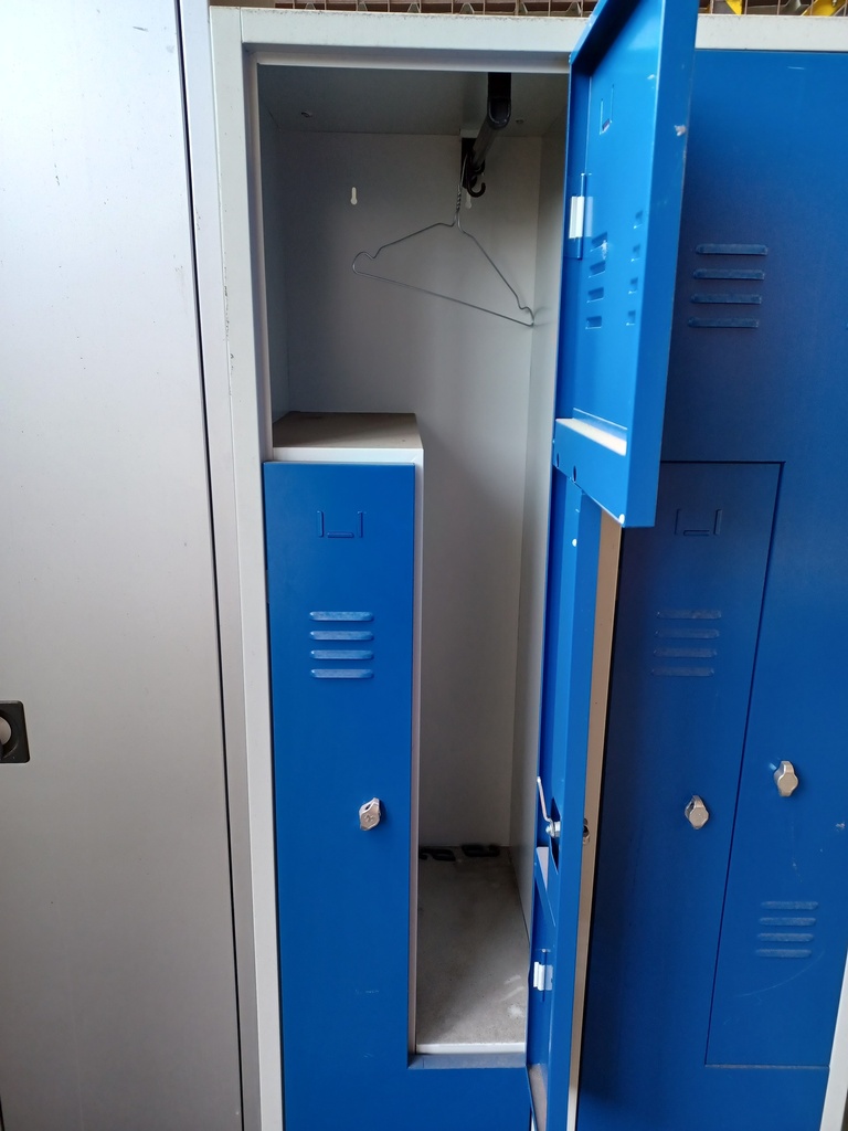 Armoires vestiaire 2p type "piscine" CORNERMAT